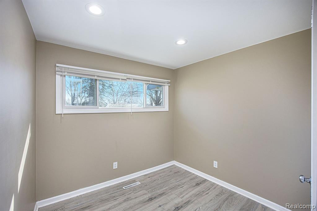 49601 E VALLEY Circle, Shelby Twp, MI 48317 — Photo 25