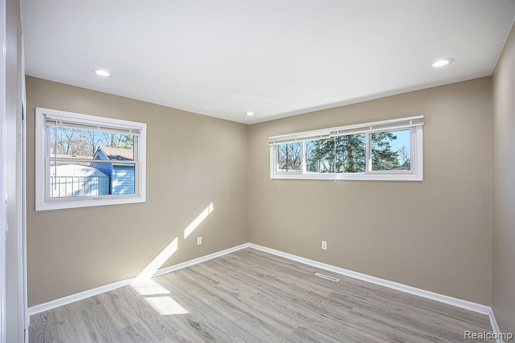 49601 E VALLEY Circle, Shelby Twp, MI 48317 — Photo 26