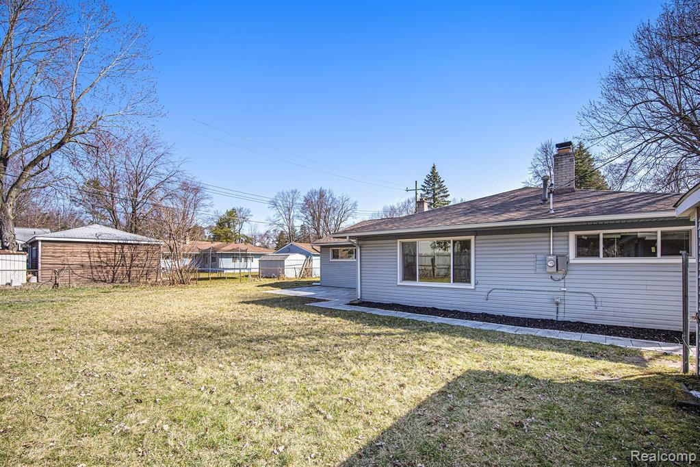 49601 E VALLEY Circle, Shelby Twp, MI 48317 — Photo 28