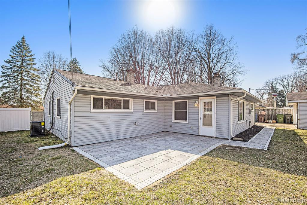 49601 E VALLEY Circle, Shelby Twp, MI 48317 — Photo 29