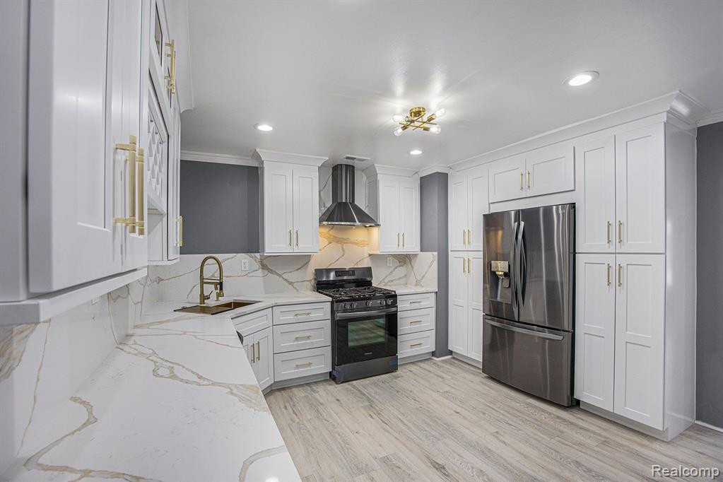 49601 E VALLEY Circle, Shelby Twp, MI 48317 — Photo 32