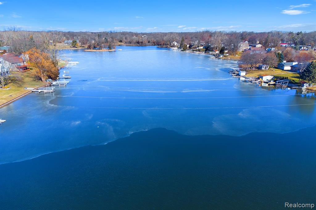 8185 DONNA LOU Drive, Brighton, MI 48114 — Photo 3