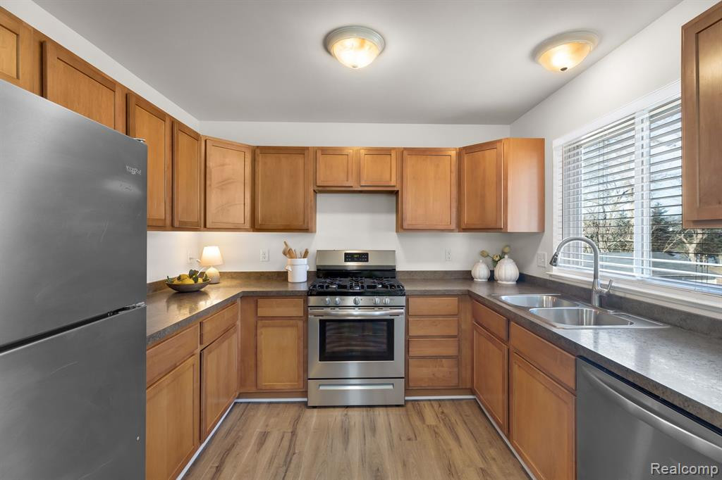 8185 DONNA LOU Drive, Brighton, MI 48114 — Photo 11