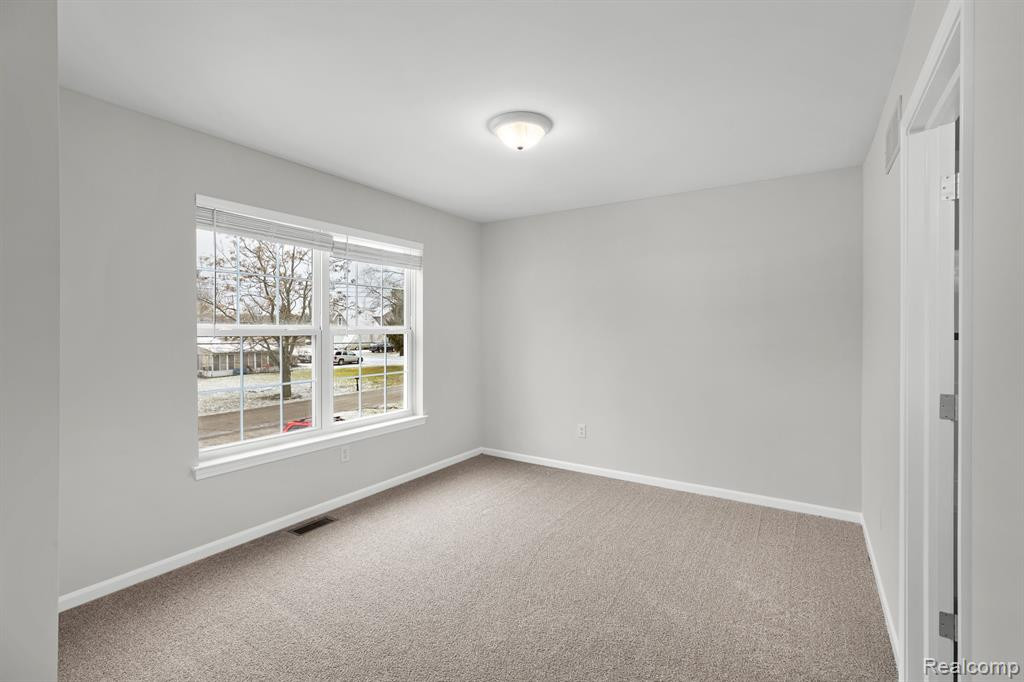 8185 DONNA LOU Drive, Brighton, MI 48114 — Photo 24