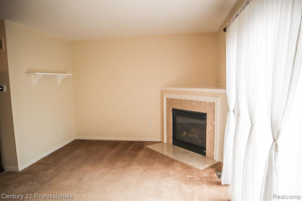 6331 WALDON CENTER Drive, Clarkston, MI — Photo 8