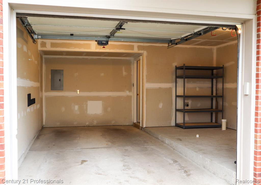 6331 WALDON CENTER Drive, Clarkston, MI — Photo 31