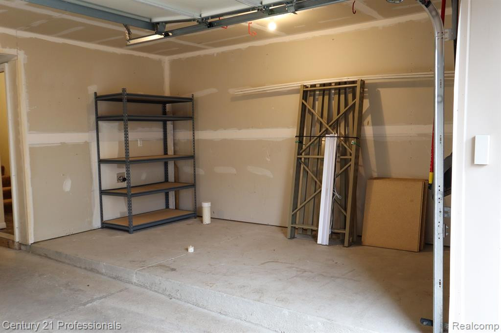 6331 WALDON CENTER Drive, Clarkston, MI — Photo 32