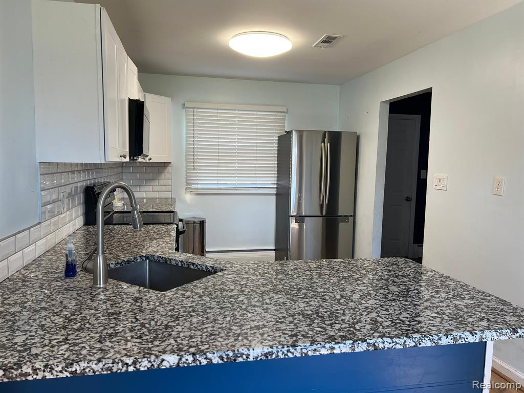6225 MONROVIA Drive, Waterford, MI 48329 — Photo 10