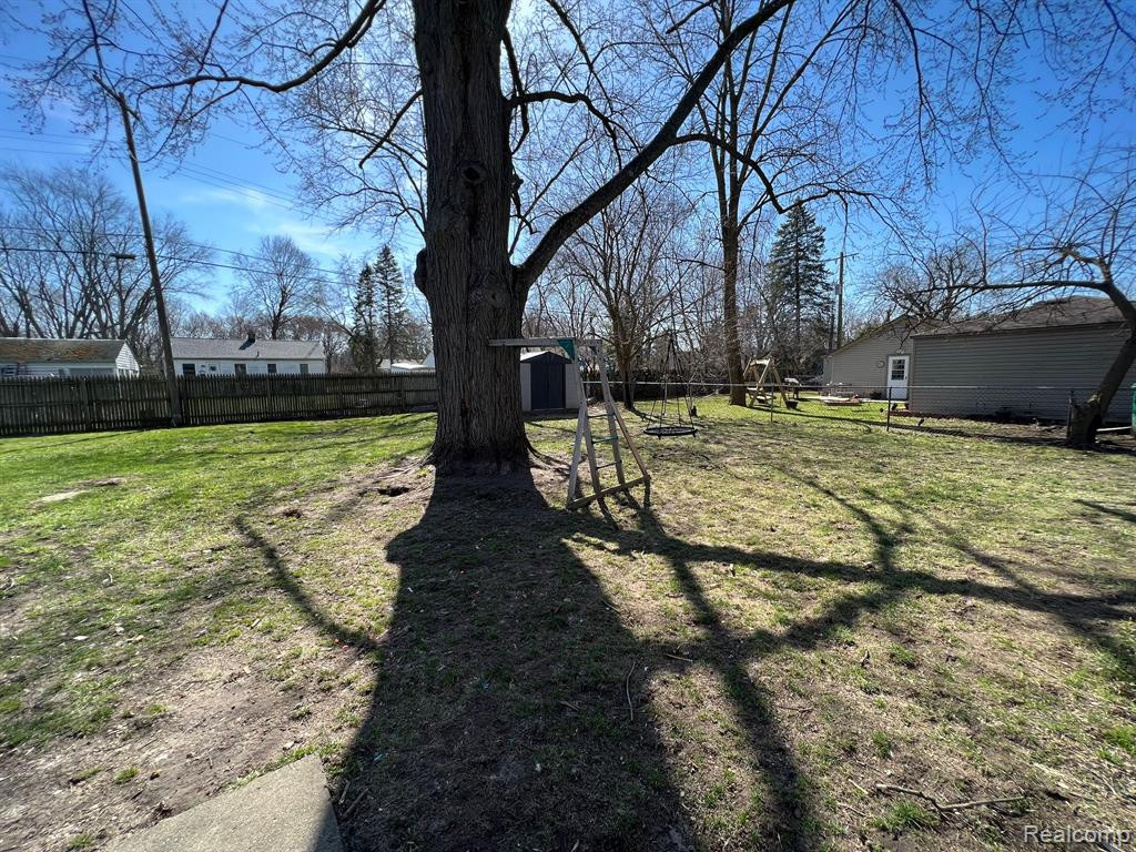 6225 MONROVIA Drive, Waterford, MI 48329 — Photo 16