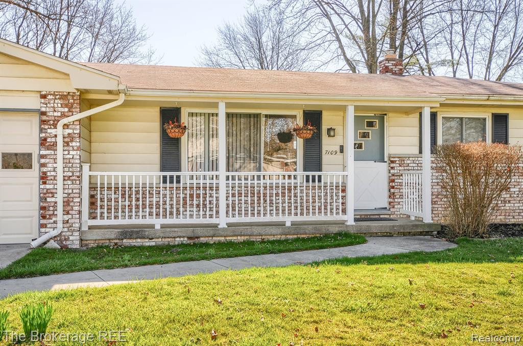 7109 ALDREDGE Drive, Swartz Creek, MI 48473 — Photo 2
