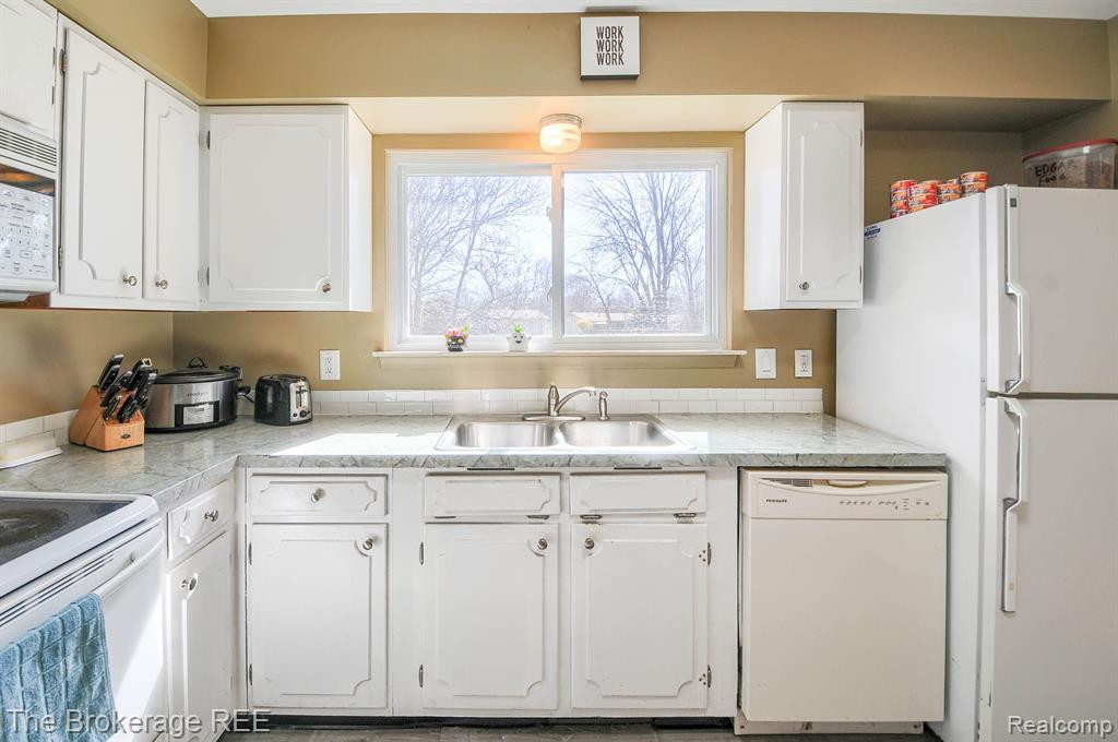 7109 ALDREDGE Drive, Swartz Creek, MI 48473 — Photo 6