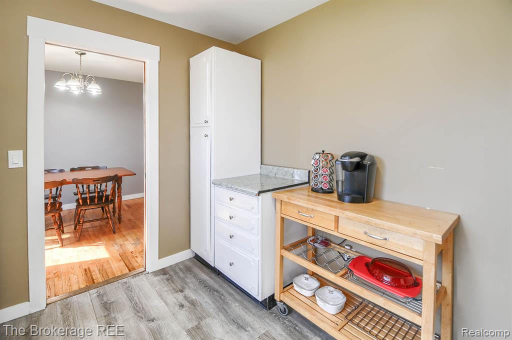 7109 ALDREDGE Drive, Swartz Creek, MI 48473 — Photo 9