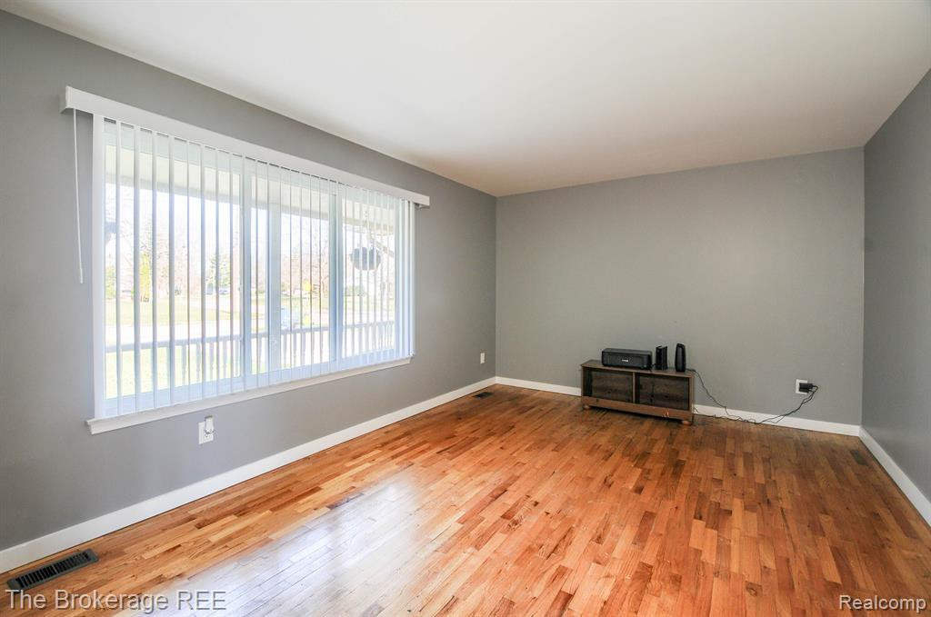 7109 ALDREDGE Drive, Swartz Creek, MI 48473 — Photo 15