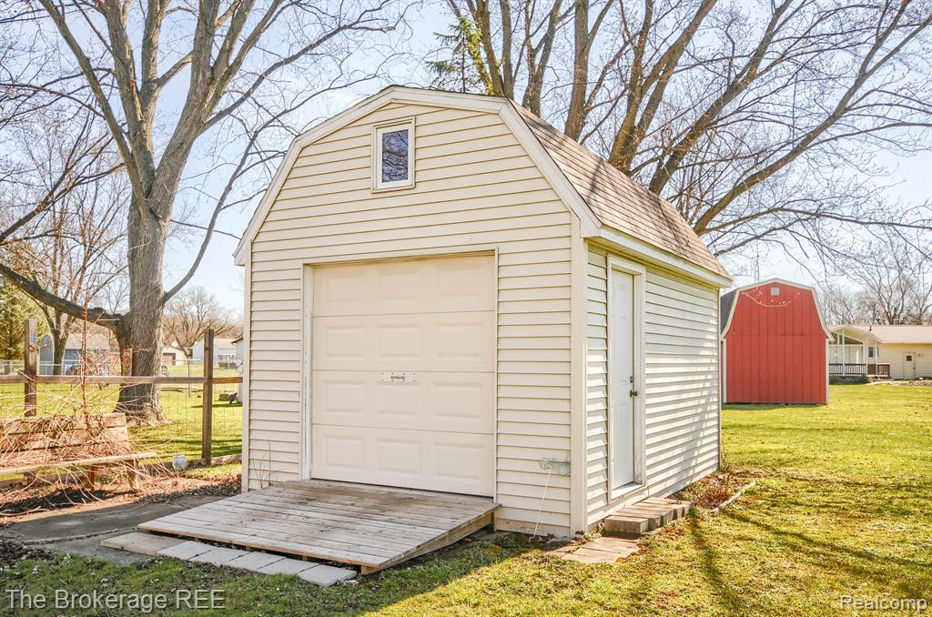 7109 ALDREDGE Drive, Swartz Creek, MI 48473 — Photo 21