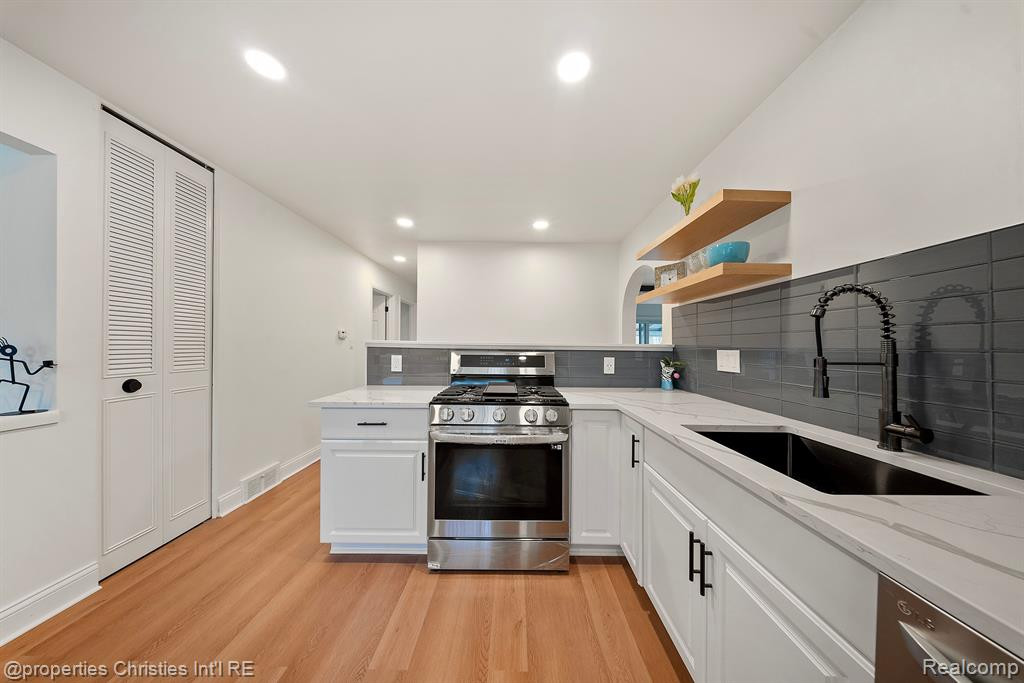 10428 N Oak Drive, Ferndale, MI 48220 — Photo 18