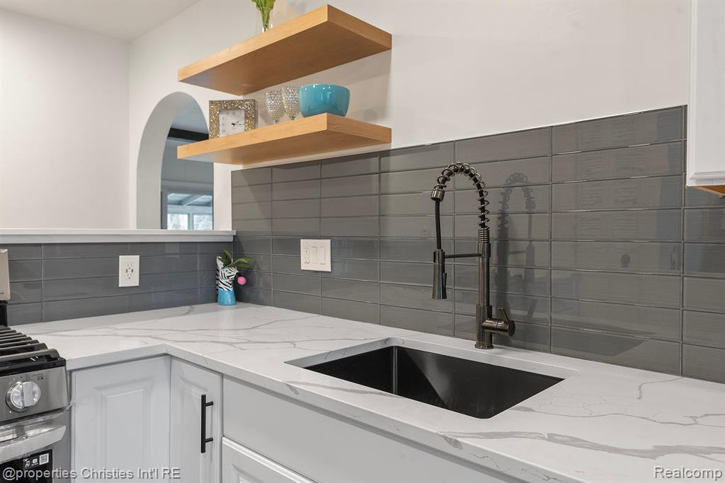 10428 N Oak Drive, Ferndale, MI 48220 — Photo 20