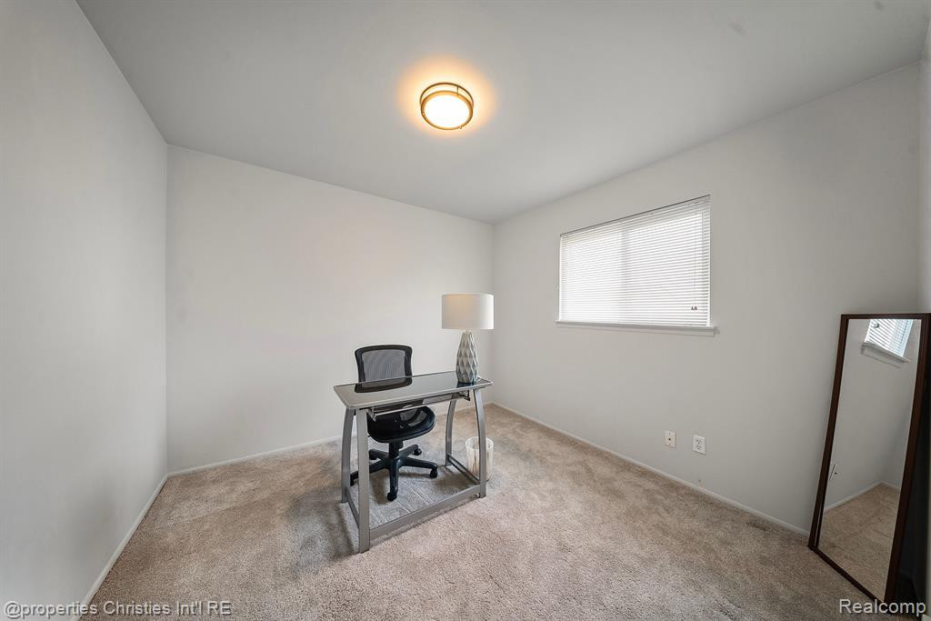 10428 N Oak Drive, Ferndale, MI 48220 — Photo 33