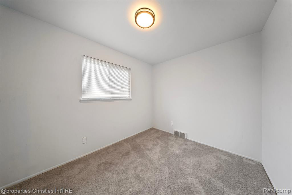 10428 N Oak Drive, Ferndale, MI 48220 — Photo 36