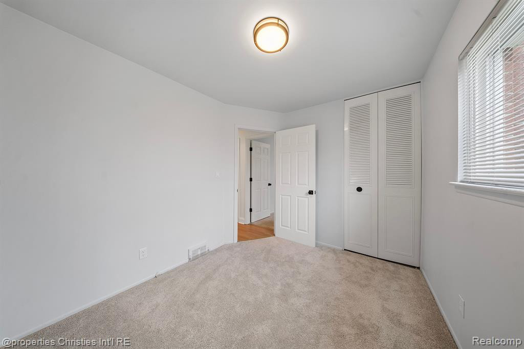 10428 N Oak Drive, Ferndale, MI 48220 — Photo 37