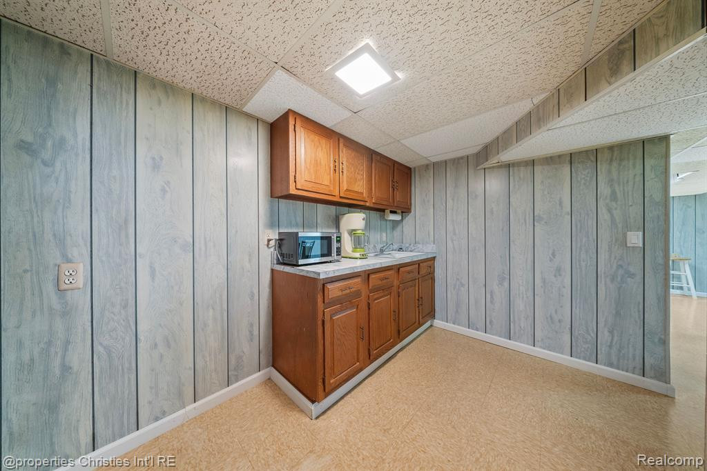10428 N Oak Drive, Ferndale, MI 48220 — Photo 41