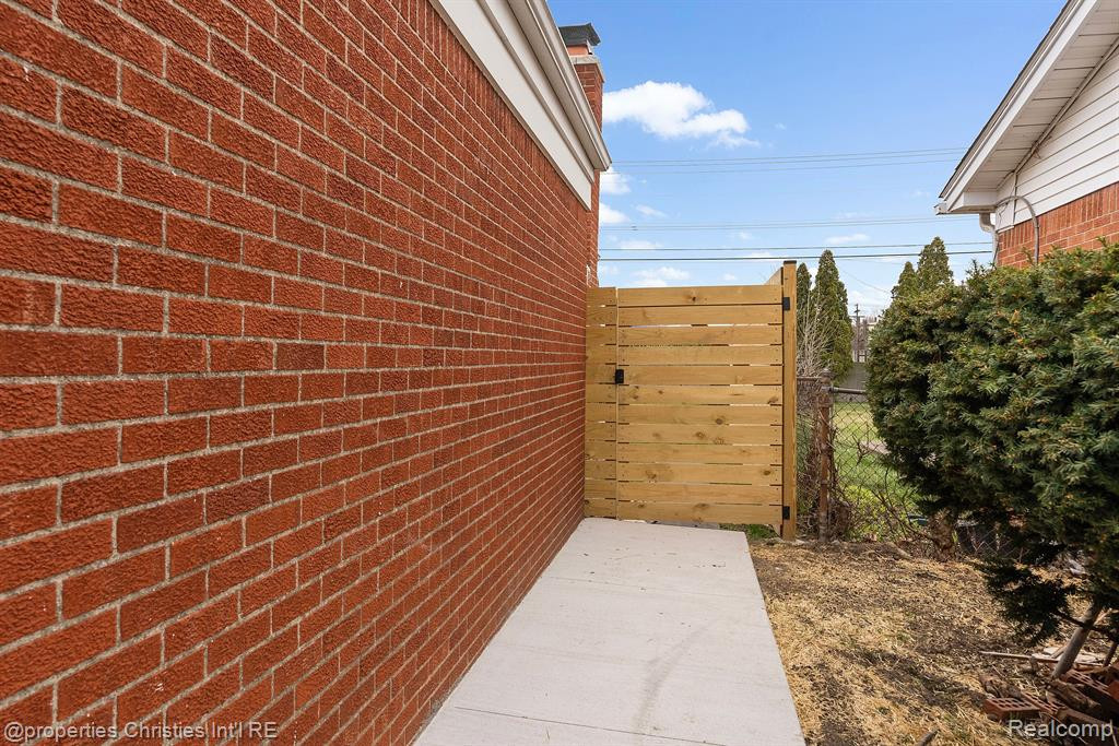 10428 N Oak Drive, Ferndale, MI 48220 — Photo 46