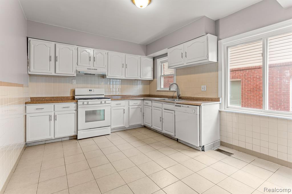 6534 APPOLINE first floor Street, Dearborn, MI 48126 — Photo 11