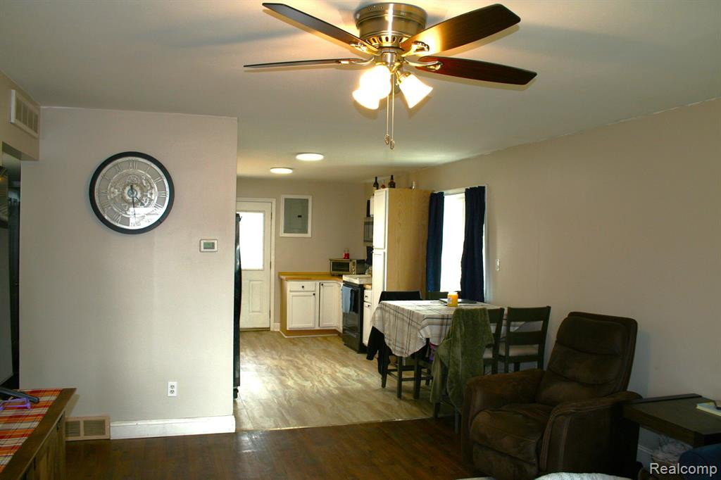 7721 MONROE Boulevard, Taylor, MI 48180 — Photo 7