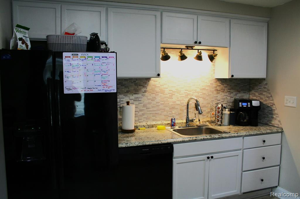 7721 MONROE Boulevard, Taylor, MI 48180 — Photo 9