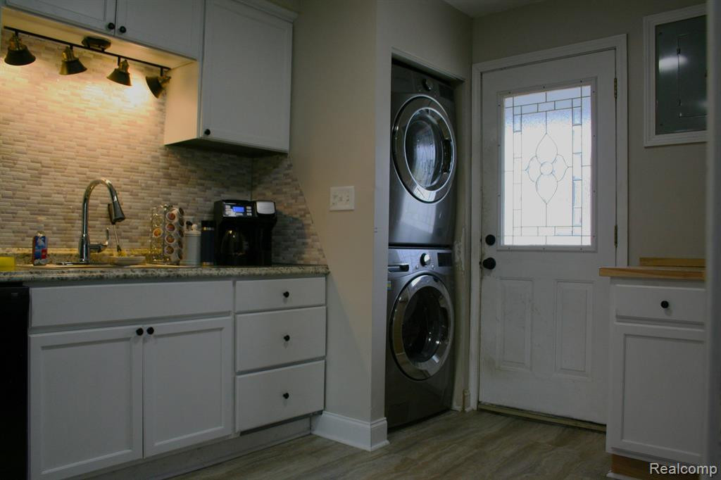 7721 MONROE Boulevard, Taylor, MI 48180 — Photo 10