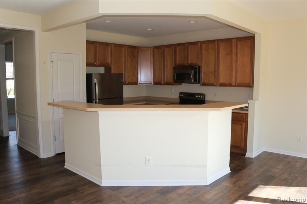 24340 SAND LAKE Lane, Flat Rock, MI 48134 — Photo 4