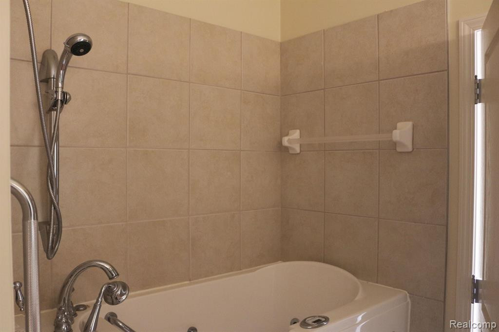 24340 SAND LAKE Lane, Flat Rock, MI 48134 — Photo 7