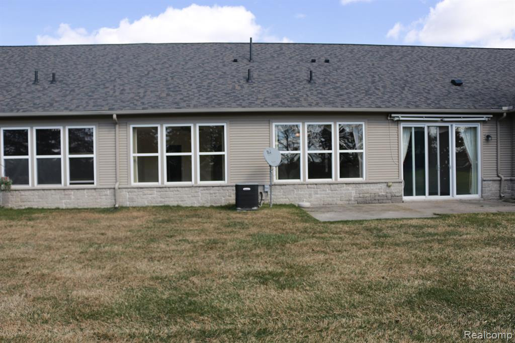 24340 SAND LAKE Lane, Flat Rock, MI 48134 — Photo 10