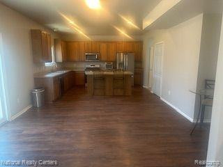 13905 MILTON Drive, Belleville, MI 48111 — Photo 4