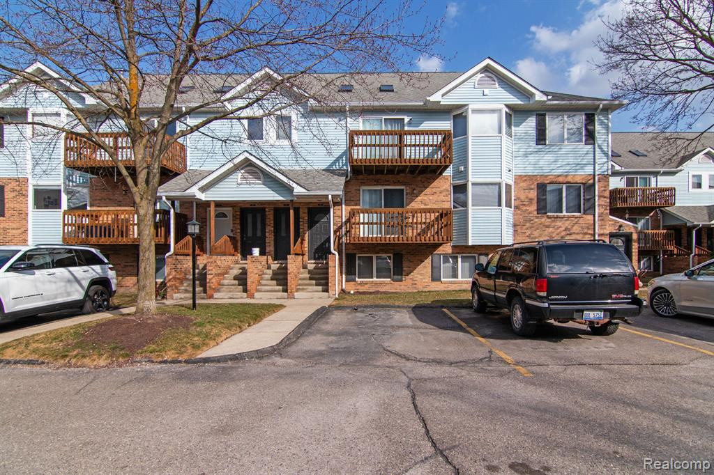 272 PINEWOOD Drive, Plymouth, MI 48170 — Photo 3