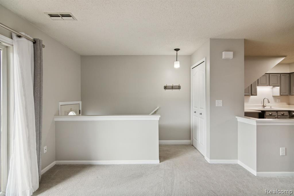 272 PINEWOOD Drive, Plymouth, MI 48170 — Photo 12