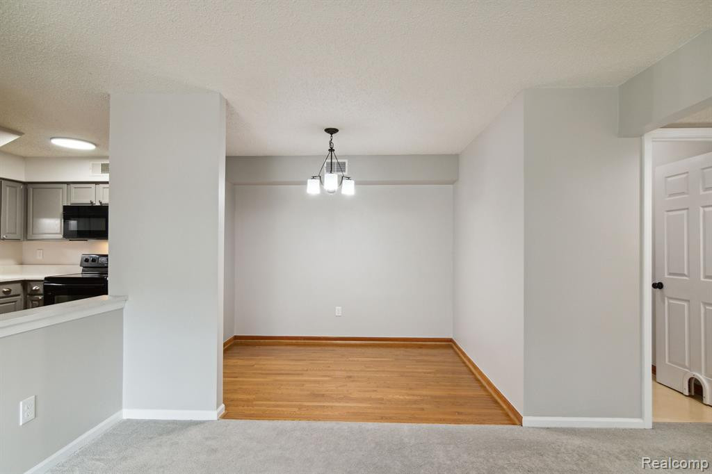 272 PINEWOOD Drive, Plymouth, MI 48170 — Photo 13
