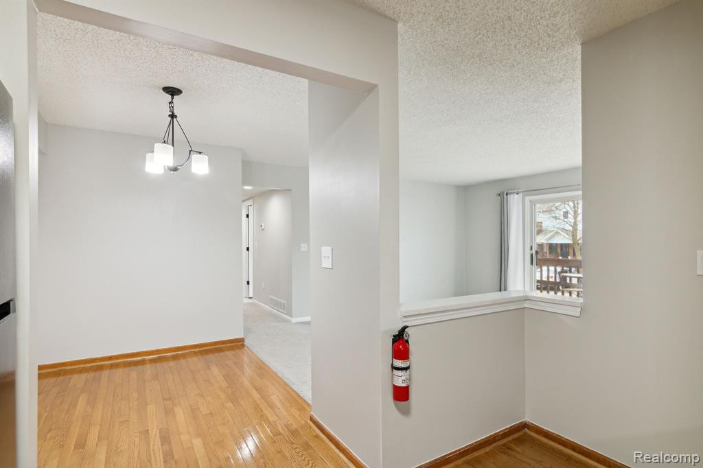 272 PINEWOOD Drive, Plymouth, MI 48170 — Photo 15