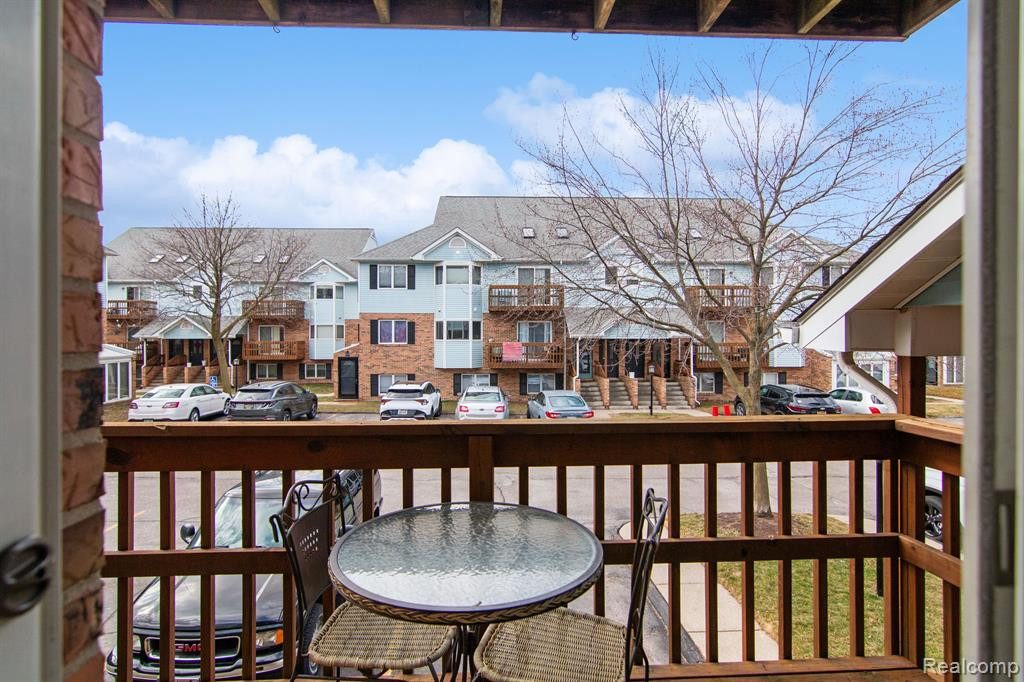 272 PINEWOOD Drive, Plymouth, MI 48170 — Photo 21
