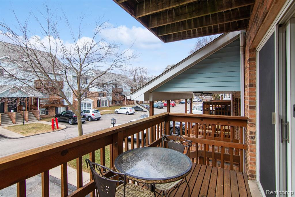 272 PINEWOOD Drive, Plymouth, MI 48170 — Photo 23