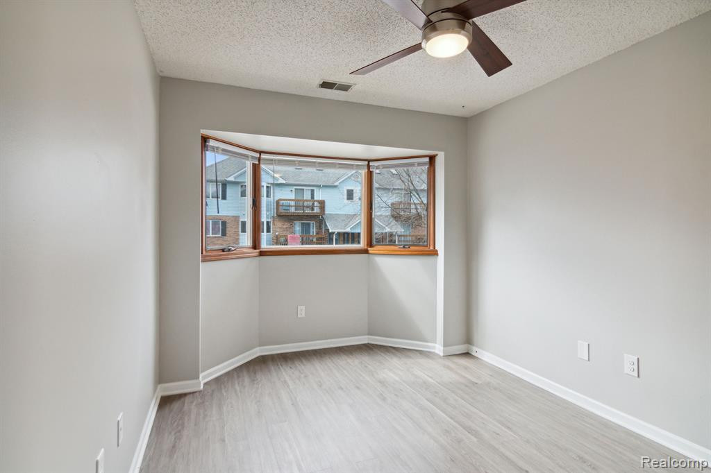 272 PINEWOOD Drive, Plymouth, MI 48170 — Photo 25