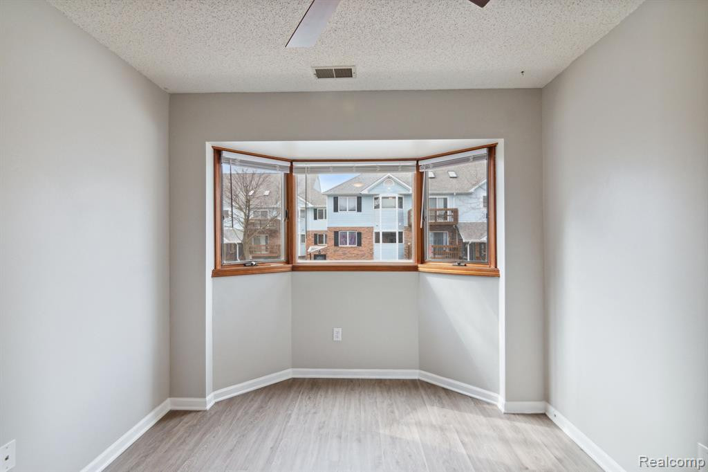 272 PINEWOOD Drive, Plymouth, MI 48170 — Photo 26
