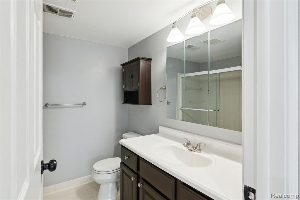 272 PINEWOOD Drive, Plymouth, MI 48170 — Photo 27