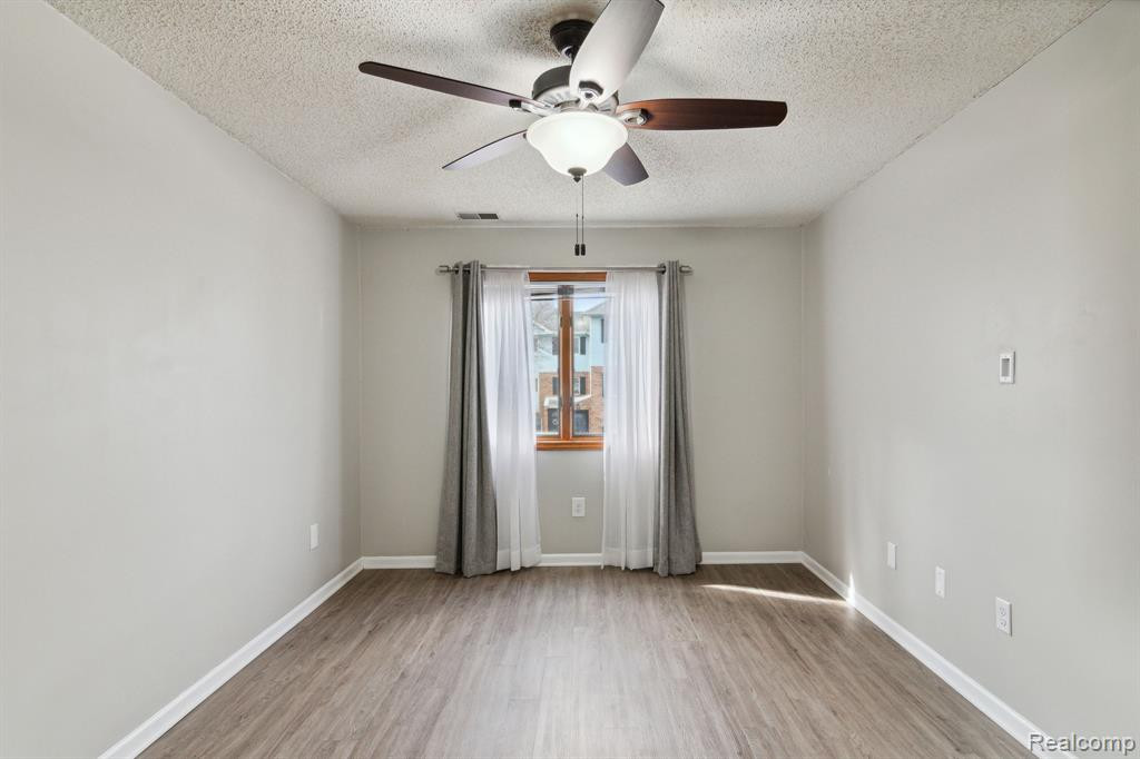 272 PINEWOOD Drive, Plymouth, MI 48170 — Photo 28