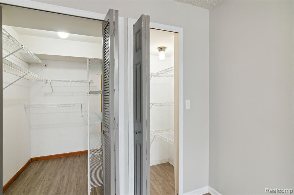 272 PINEWOOD Drive, Plymouth, MI 48170 — Photo 31