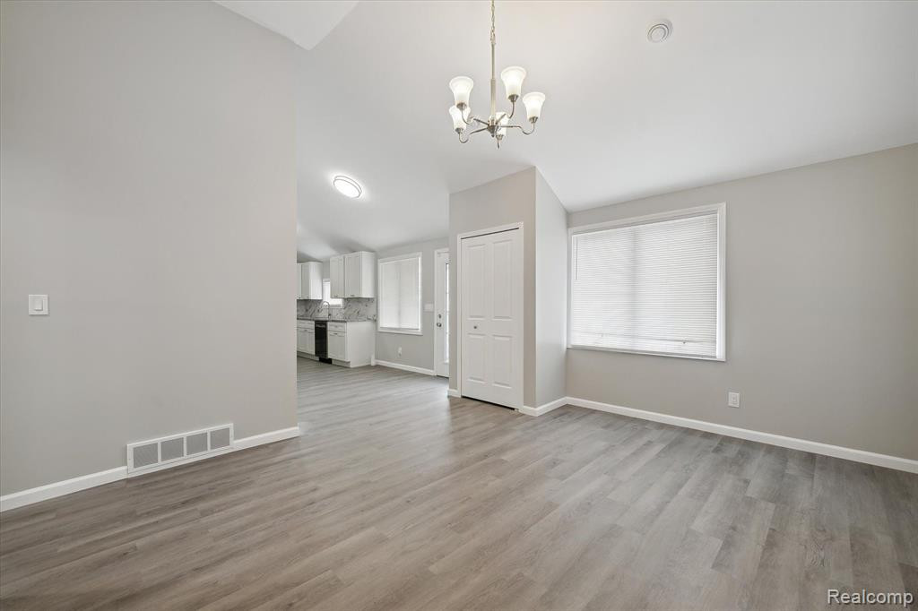 5666 GRINDLEY PARK Street, Dearborn Heights, MI 48125 — Photo 5