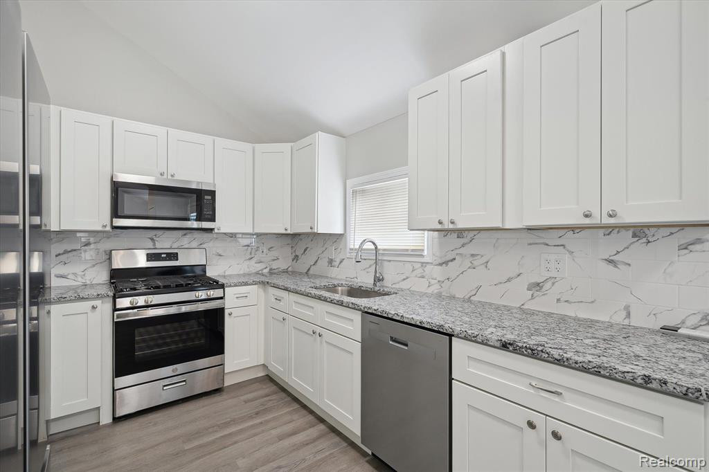 5666 GRINDLEY PARK Street, Dearborn Heights, MI 48125 — Photo 9