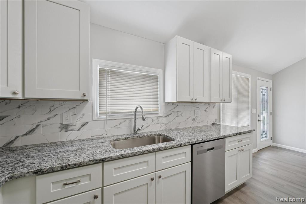 5666 GRINDLEY PARK Street, Dearborn Heights, MI 48125 — Photo 10