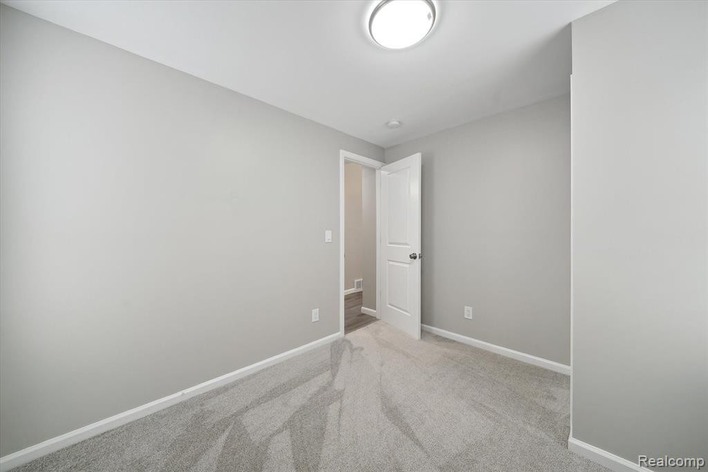 5666 GRINDLEY PARK Street, Dearborn Heights, MI 48125 — Photo 15