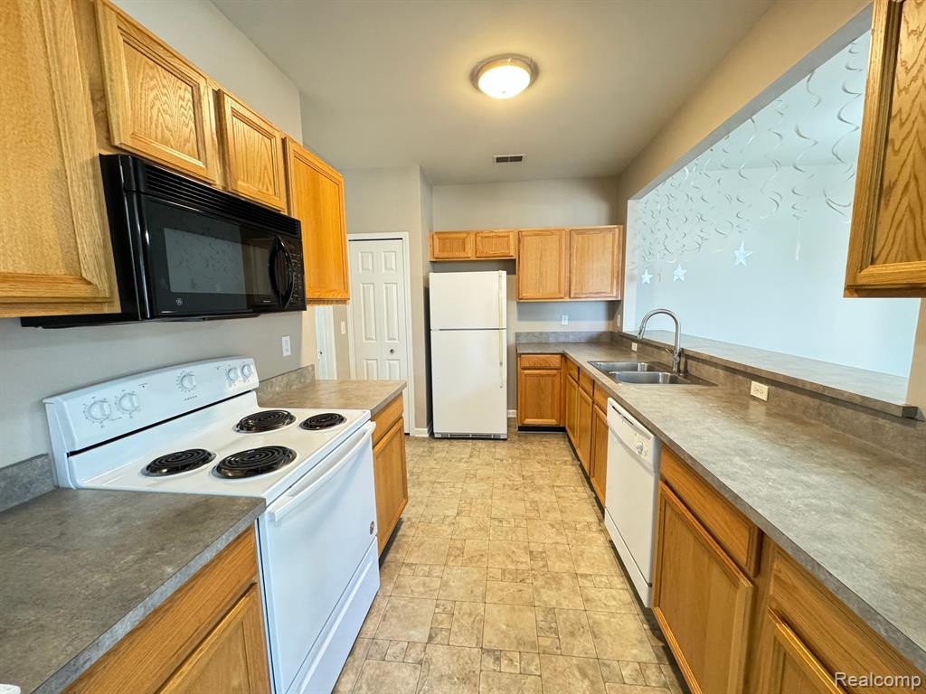 45811 HEATHER RIDGE Drive, Macomb, MI 48044 — Photo 10