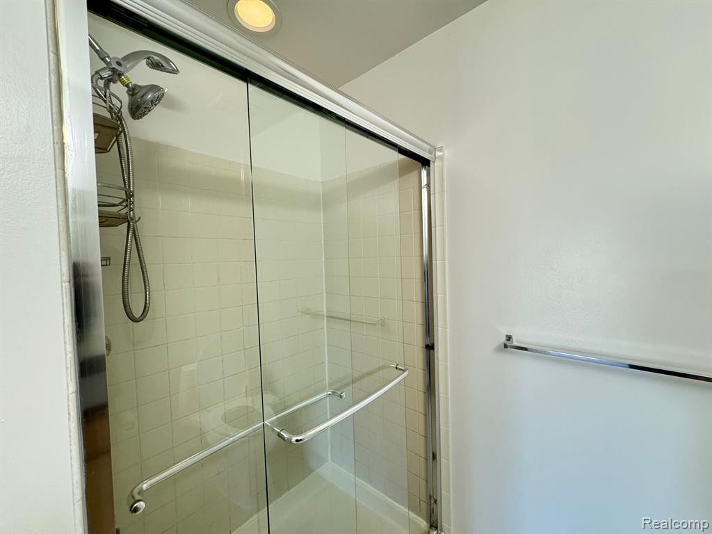 45811 HEATHER RIDGE Drive, Macomb, MI 48044 — Photo 16